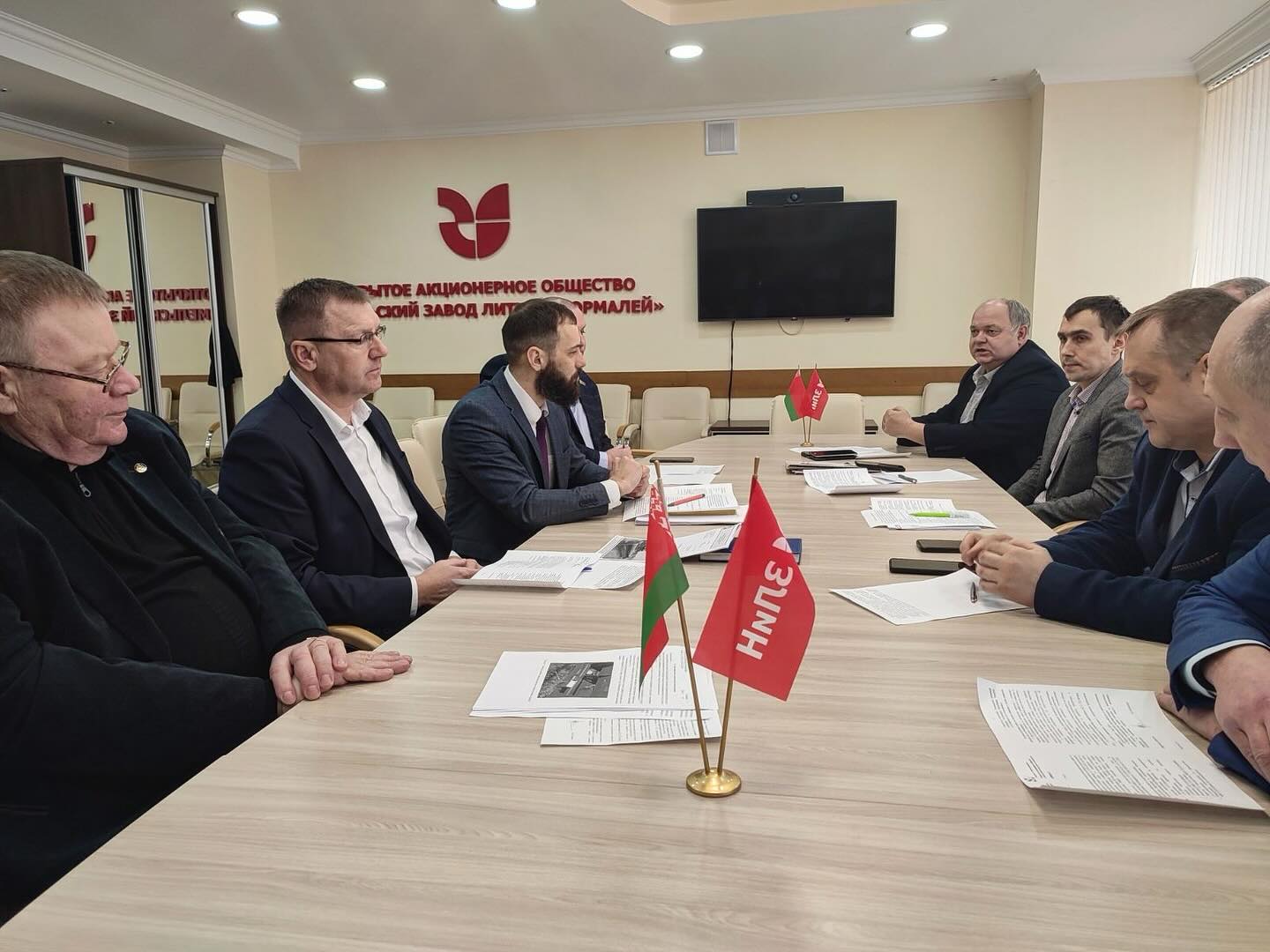 В результате заседания приемочной комиссии жатка ЖБП-9,8 рекомендована к постановке на производство. В результате заседания приемочной комиссии жатка ЖБП-9,8 рекомендована к постановке на производство.