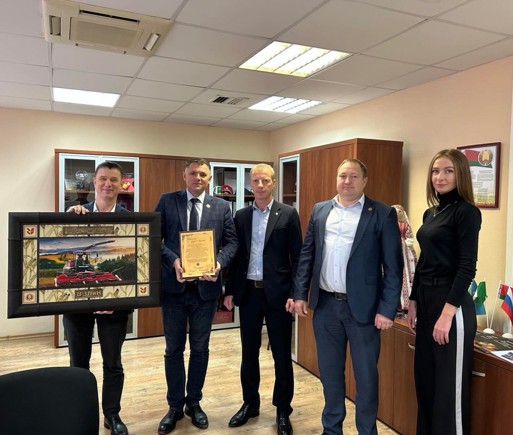zlin_official_1728992981_3479367770912148629_8477552708.jpg